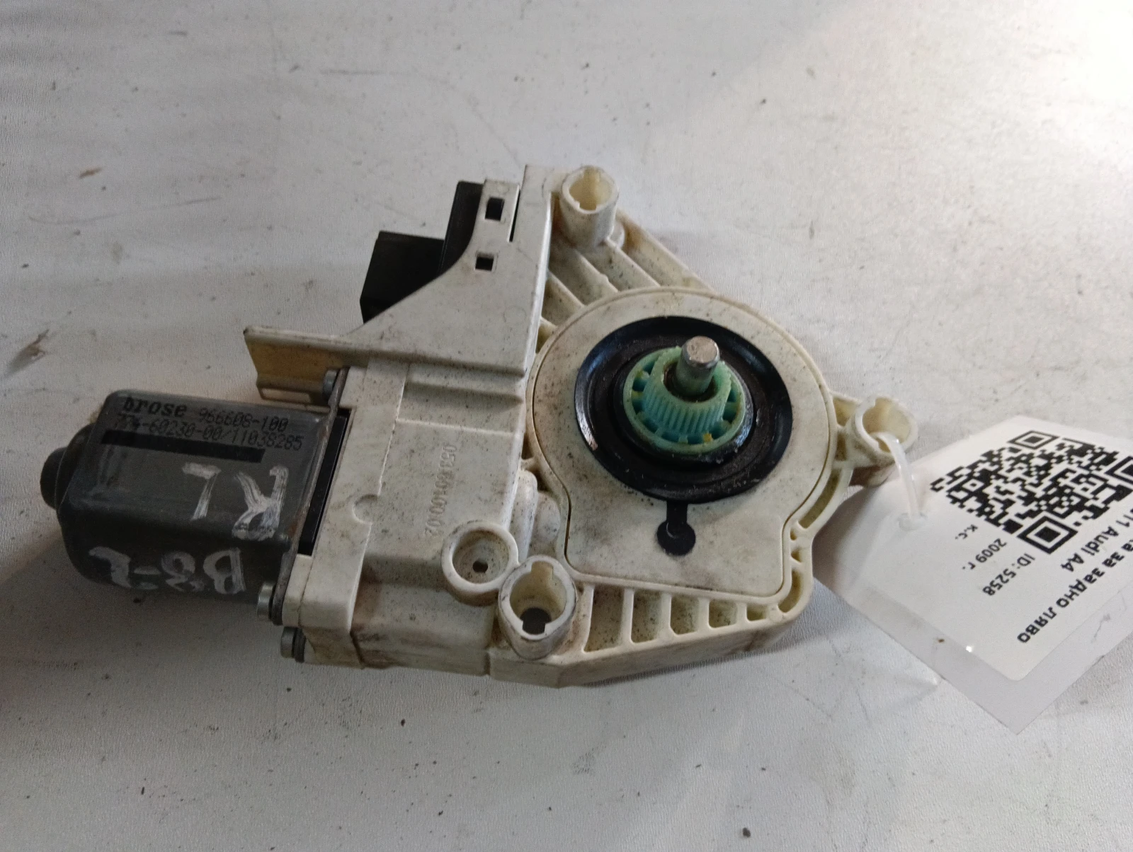 ел.машинка за задно ляво  8K0959811 Audi A4