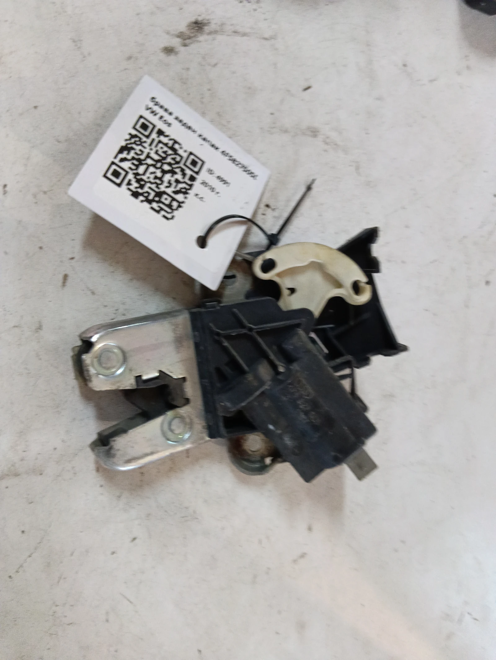 брава заден капак 4F5827505D  VW Eos