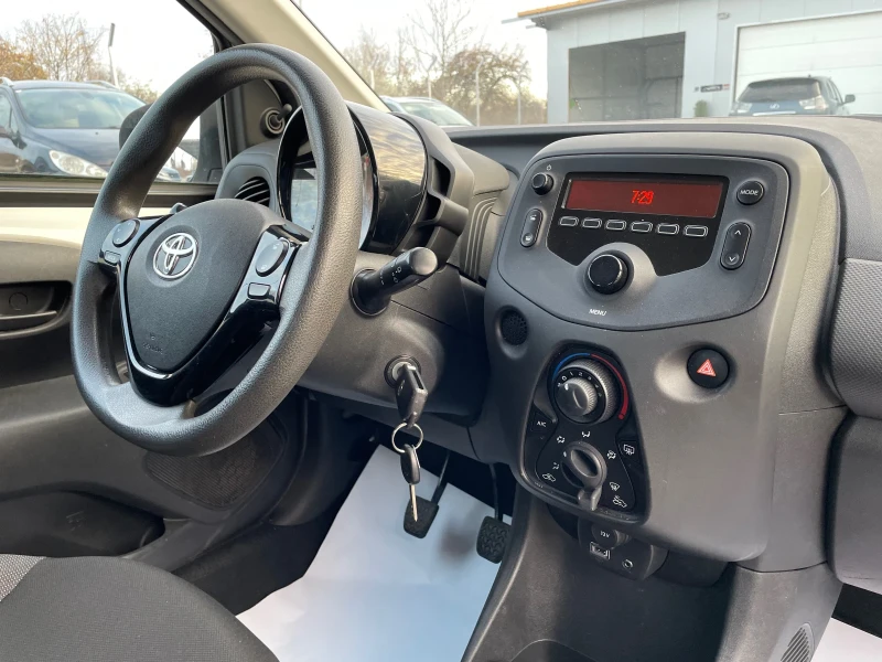 Toyota Aygo, снимка 12 - Автомобили и джипове - 48101725