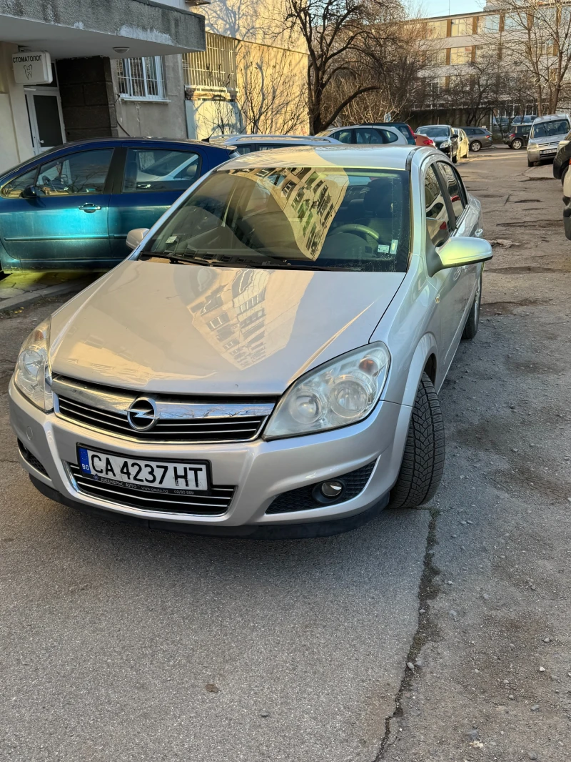 Opel Astra H, снимка 1 - Автомобили и джипове - 48415282