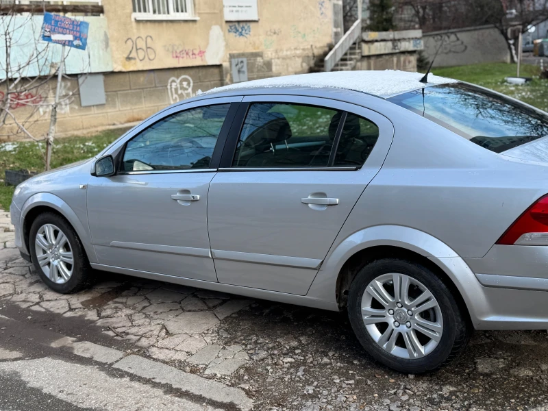 Opel Astra H, снимка 3 - Автомобили и джипове - 48415282