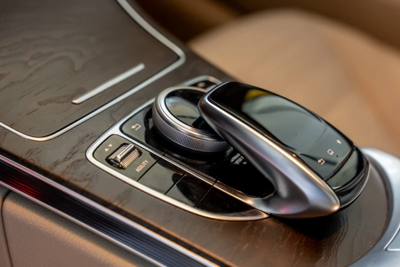 Mercedes-Benz C 220, снимка 10 - Автомобили и джипове - 51505623