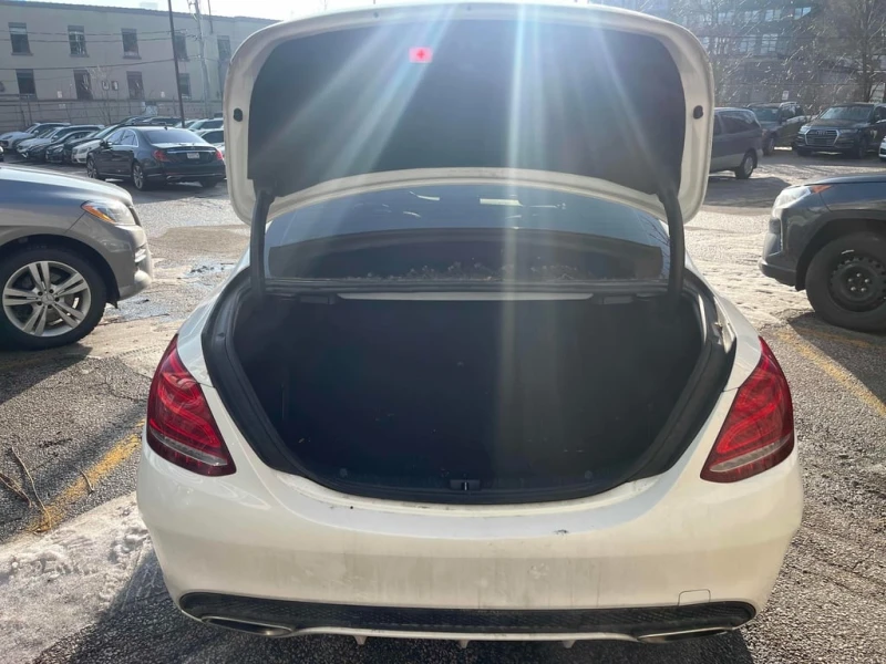 Mercedes-Benz C 300 * CARFAX * БЕЗ ПЪРВОНАЧАЛНА ВНОСКА, снимка 15 - Автомобили и джипове - 53062983