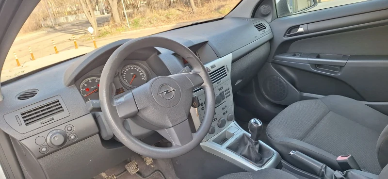 Opel Astra GTC 1.4i 90ps, снимка 9 - Автомобили и джипове - 53154431