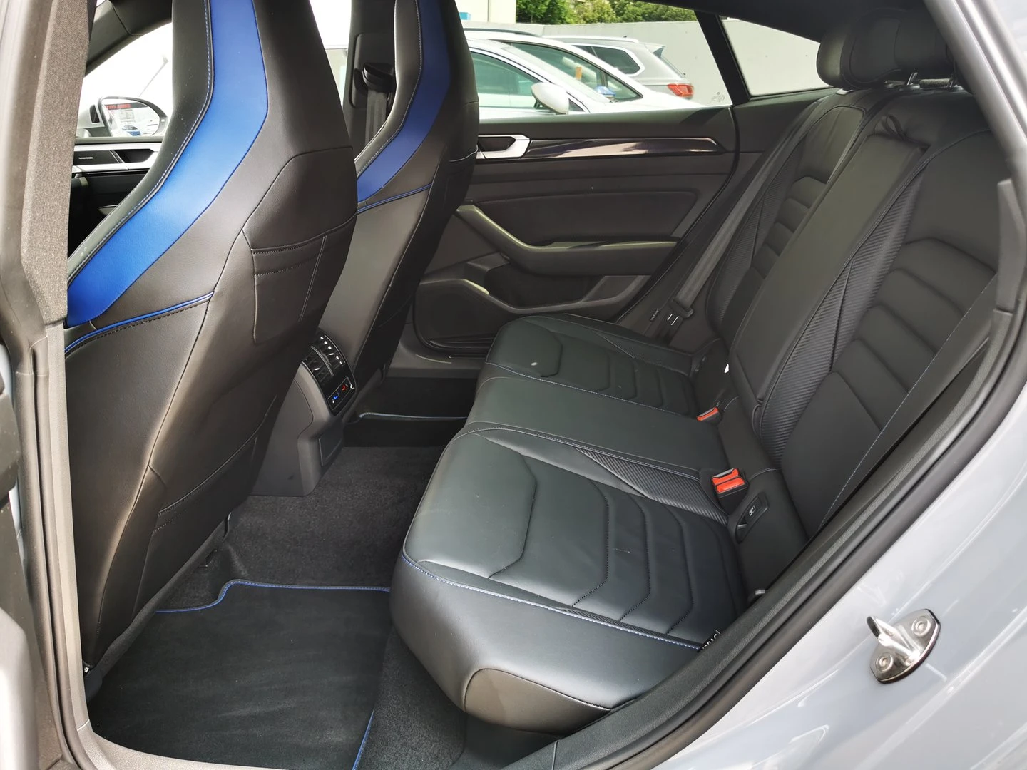 VW Arteon R 2.0 TSI OPF 4MOTION - изображение 7