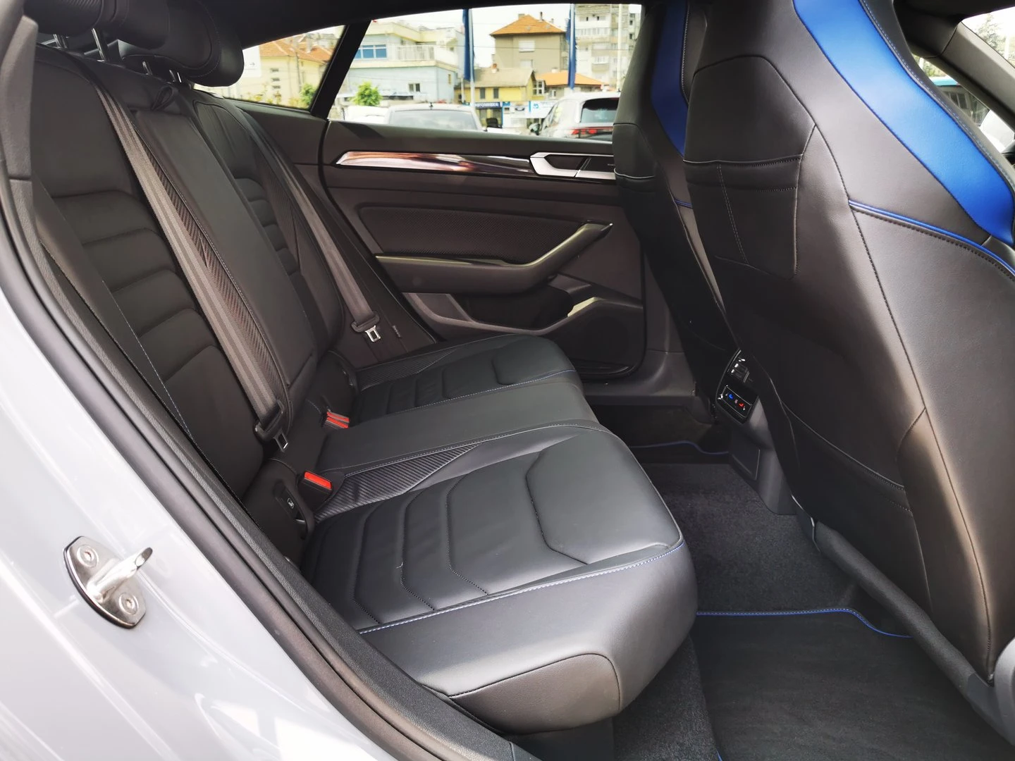 VW Arteon R 2.0 TSI OPF 4MOTION - изображение 8