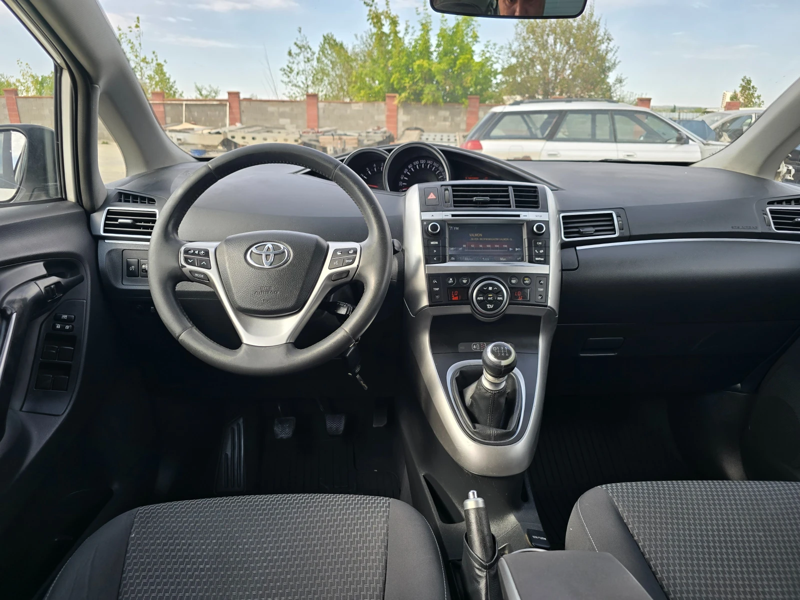 Toyota Verso 1.6D 7 МЕСТА - изображение 10