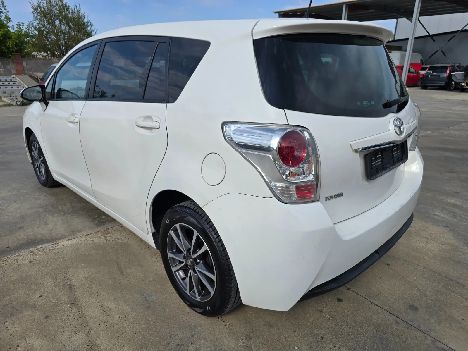 Toyota Verso 1.6D 7 МЕСТА - изображение 8
