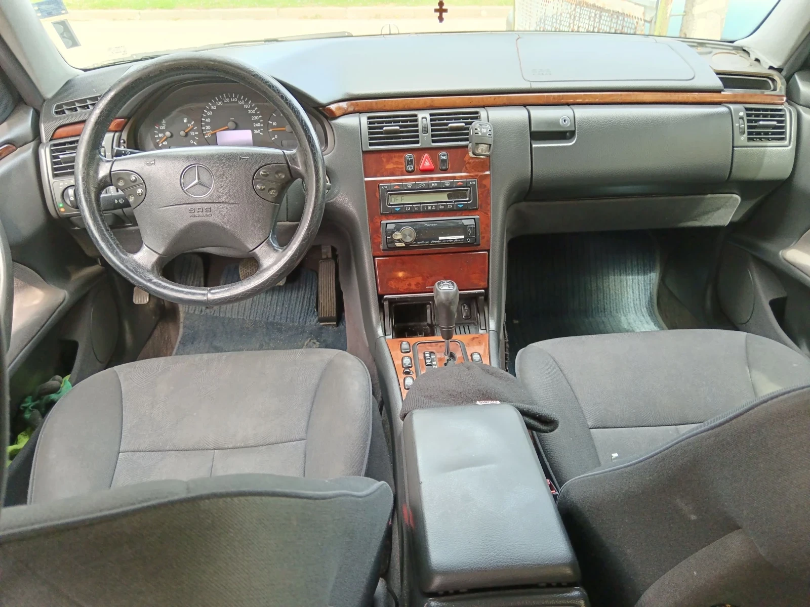 Mercedes-Benz E 270 2.7  | Mobile.bg   13