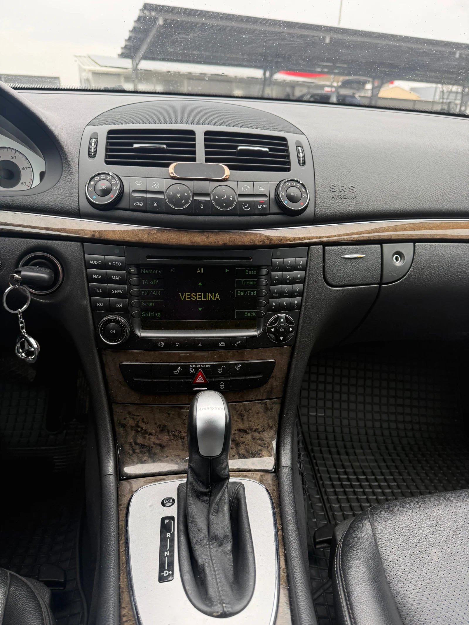 Mercedes-Benz E 280, снимка 9 - Автомобили и джипове - 54310079