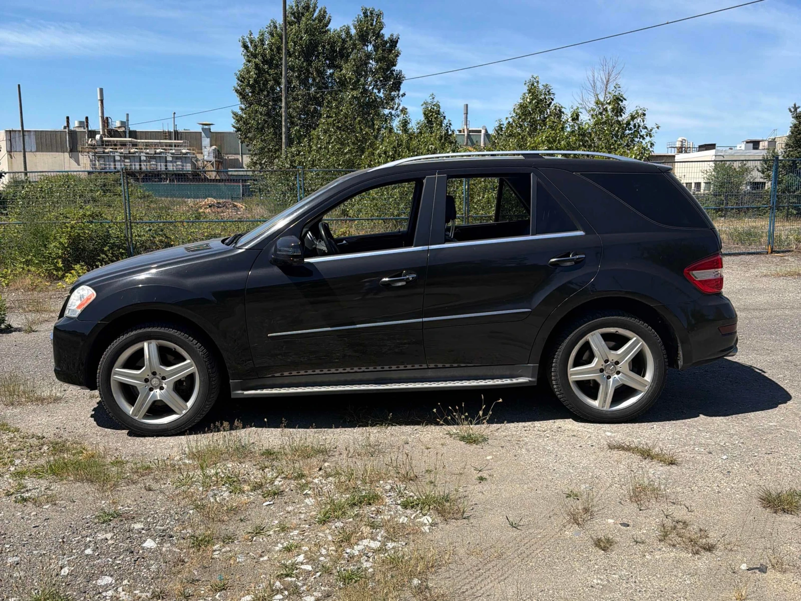 Mercedes-Benz ML 550 AMG * ОБДУХВАНЕ * AIRMATIC * ШИБЕДАХ * KEYLESS * , снимка 4 - Автомобили и джипове - 55008006