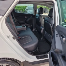 Hyundai IX35 2.0CRDi 184k.4X4/ПАНОР/КОЖА/НАВИ/КЕЙЛЕС/ШВЕЙЦАРИЯ , снимка 10
