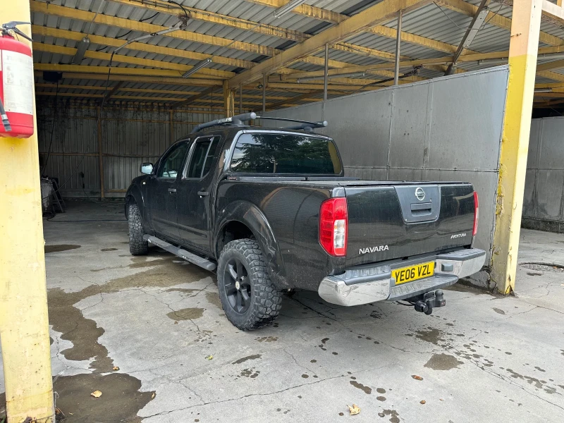 Nissan Navara 2.5 DCI, снимка 3 - Автомобили и джипове - 47570033