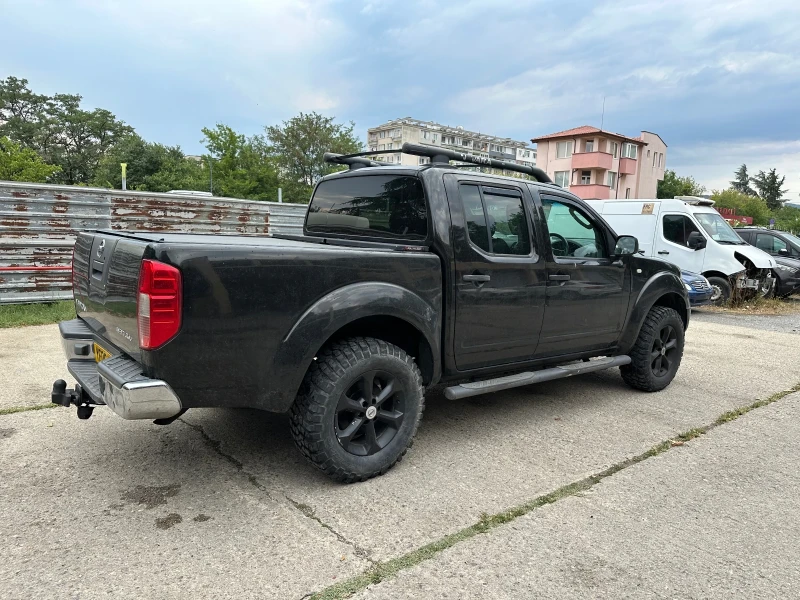 Nissan Navara 2.5 DCI, снимка 2 - Автомобили и джипове - 47570033