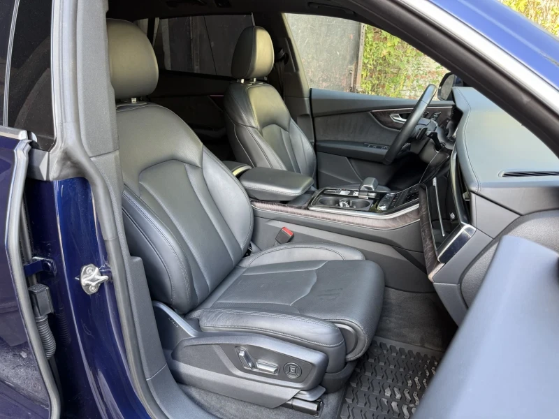 Audi Q8 55TFSI/S-line/360/Head-Up/ВАКУМ/Завиващ заден мост, снимка 12 - Автомобили и джипове - 52644585