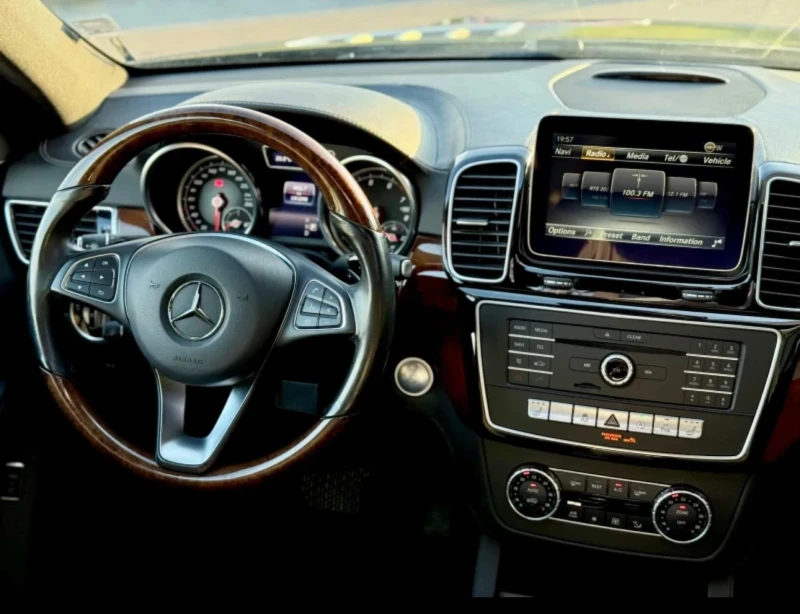 Mercedes-Benz GLE 500 GLE550 * AMG* V8* 360* PANO* H&K* MASSAGE, снимка 7 - Автомобили и джипове - 52670580