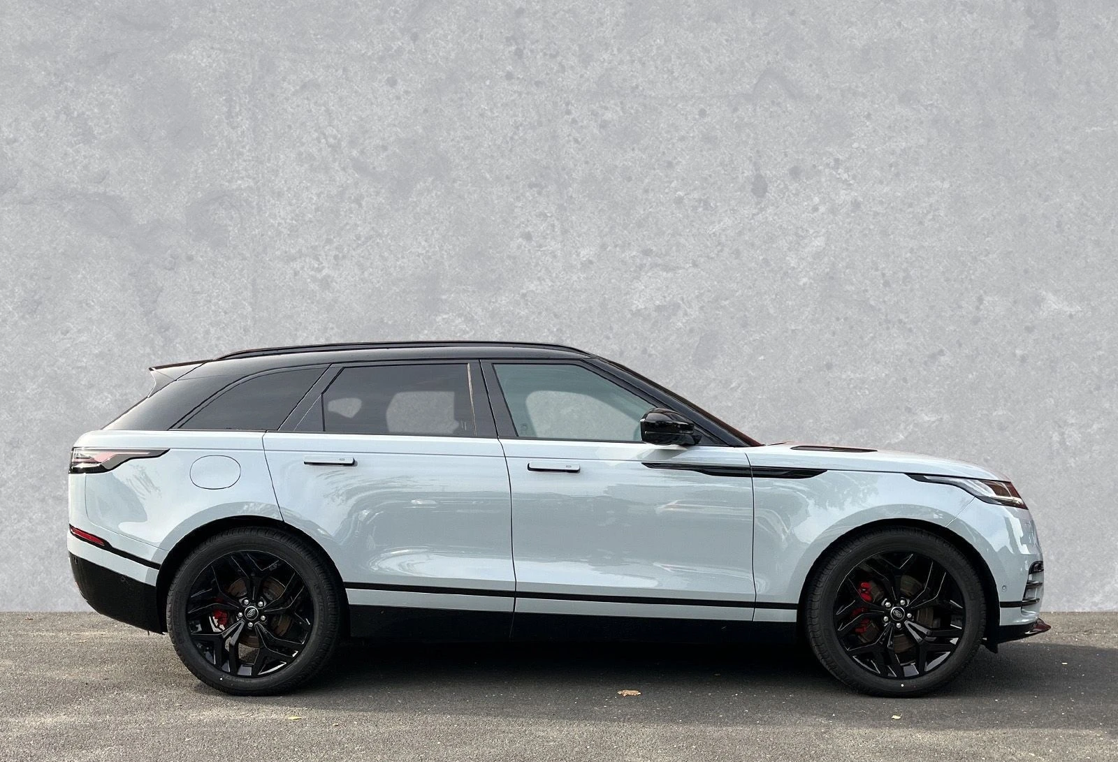 Land Rover Range Rover Velar D200 = R-Dynamic SE= Гаранция - изображение 4