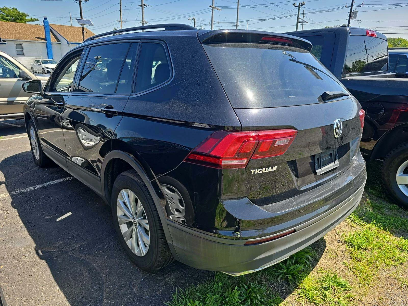 VW Tiguan 2.0T S* CARFAX* ОПЦИЯ ЗА ФИНАНСИРАНЕ*  - изображение 3