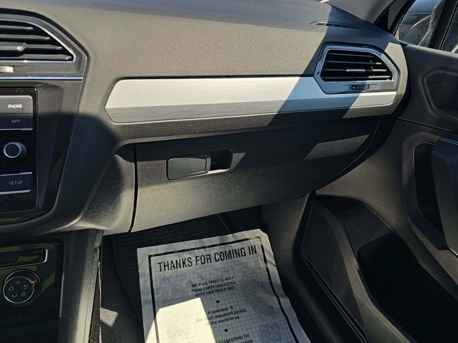 VW Tiguan 2.0T S* CARFAX* ОПЦИЯ ЗА ФИНАНСИРАНЕ*  - изображение 9