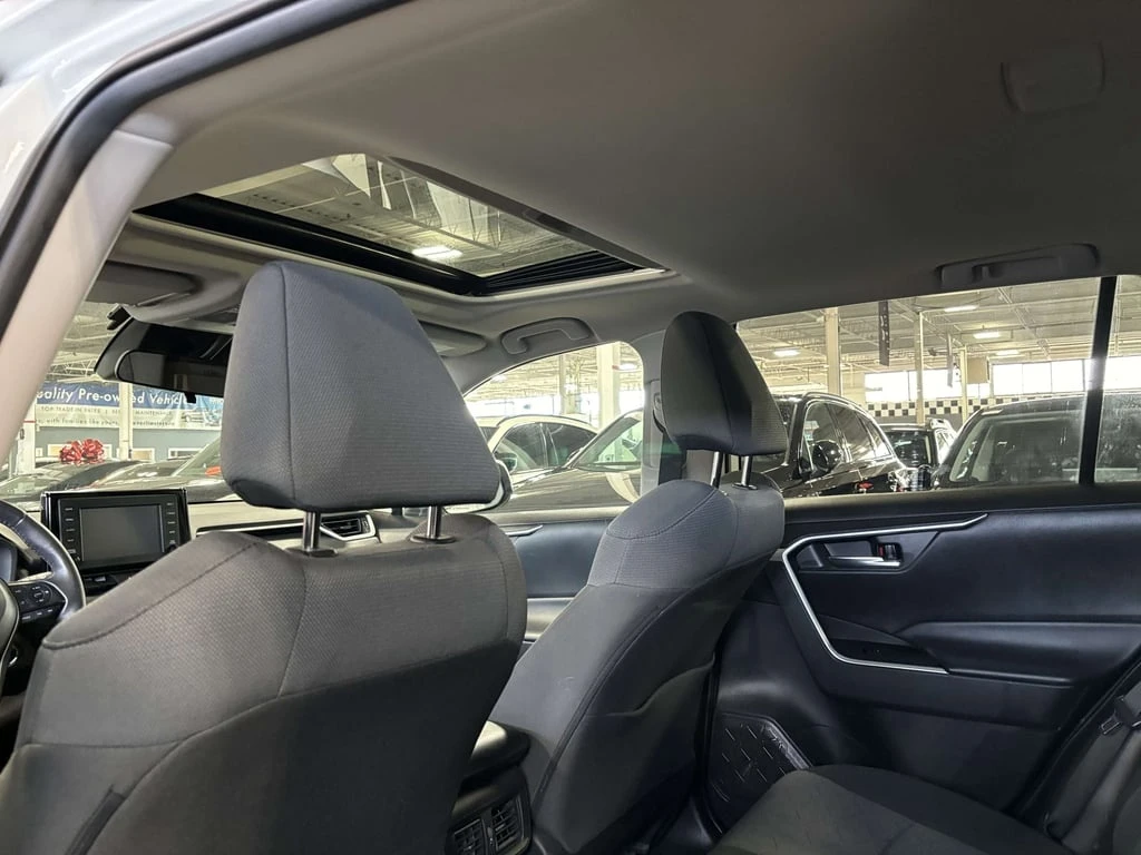 Toyota Rav4 XLE AWD| ALLOYS| SUNROOF| BACKUPCAM| HEATEDSEATS|  - изображение 8