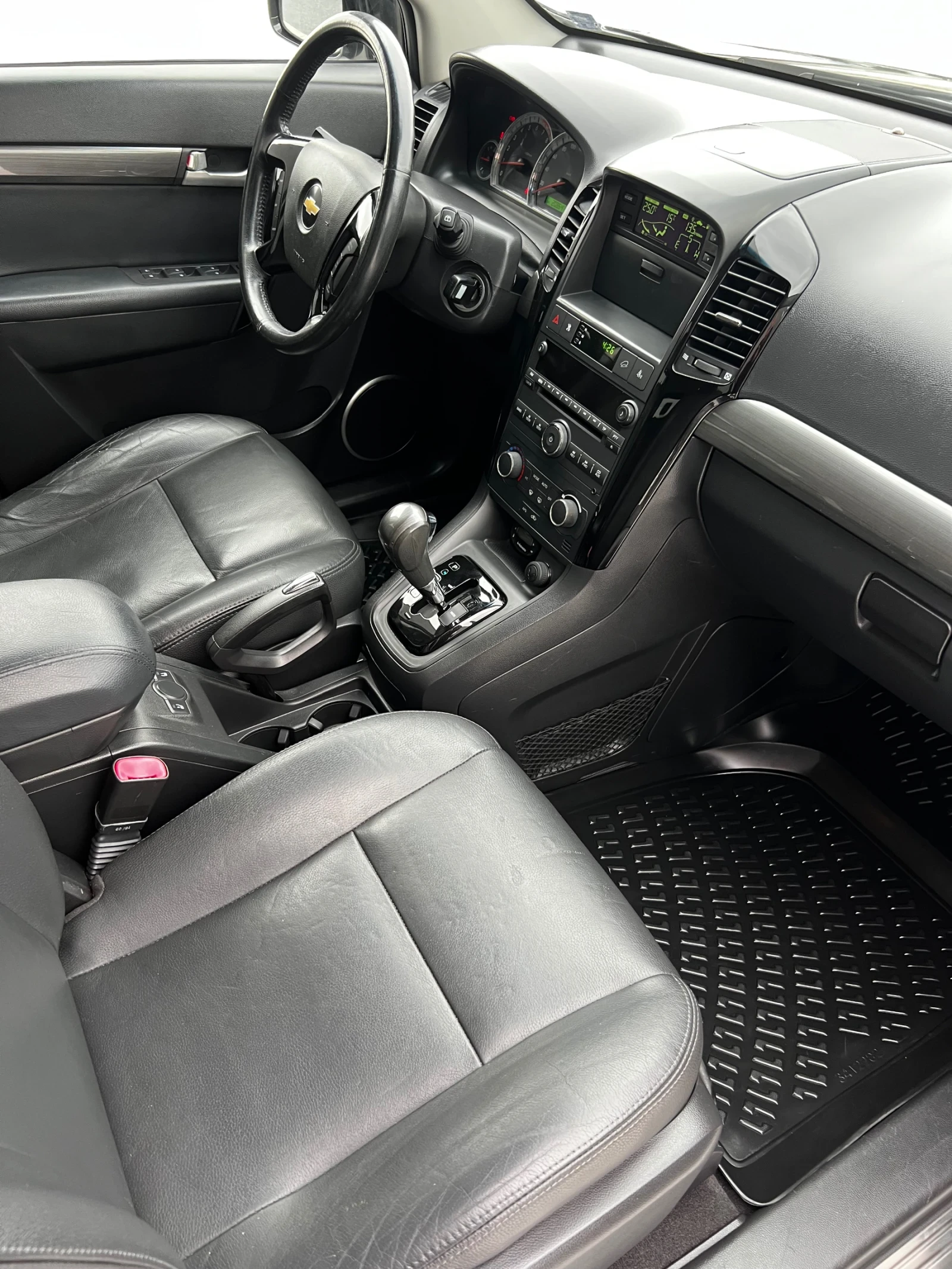 Chevrolet Captiva 3.2 V6 4х4 ГАЗ 6+ 1, снимка 9 - Автомобили и джипове - 54208743