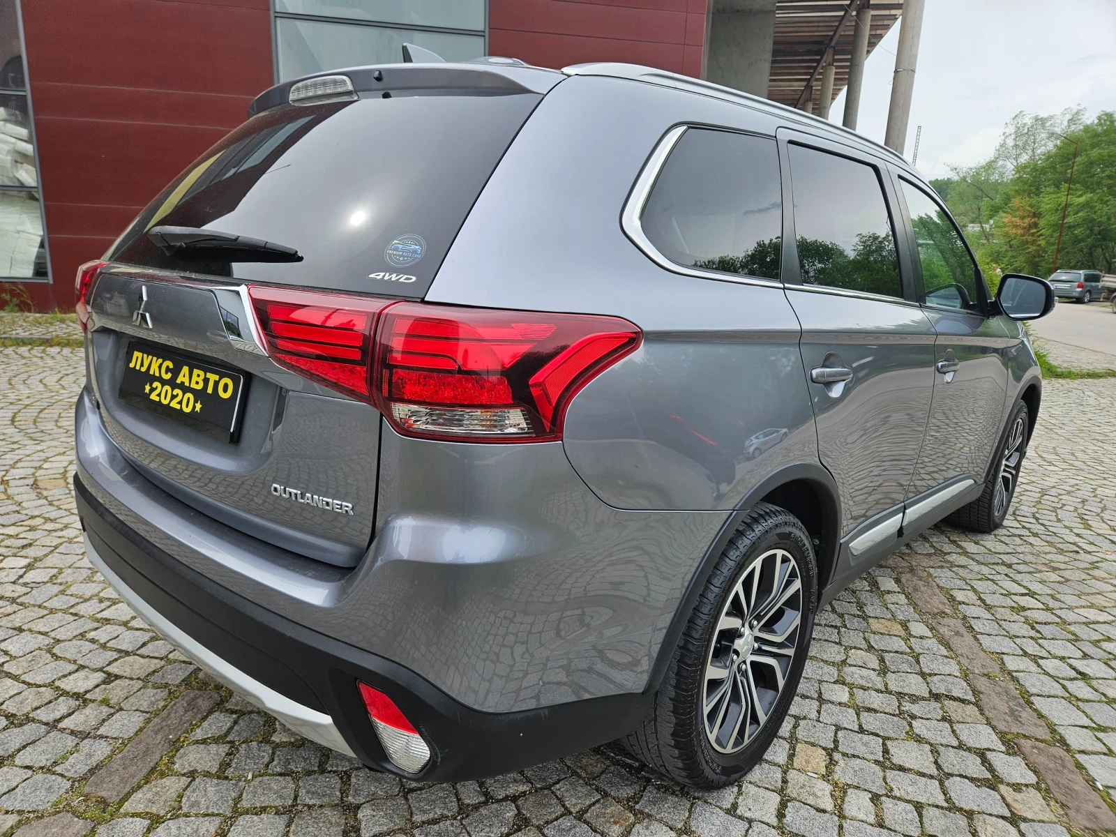 Mitsubishi Outlander 2.2  ПЕРФЕКТЕН 143хил км, снимка 4 - Автомобили и джипове - 54509218
