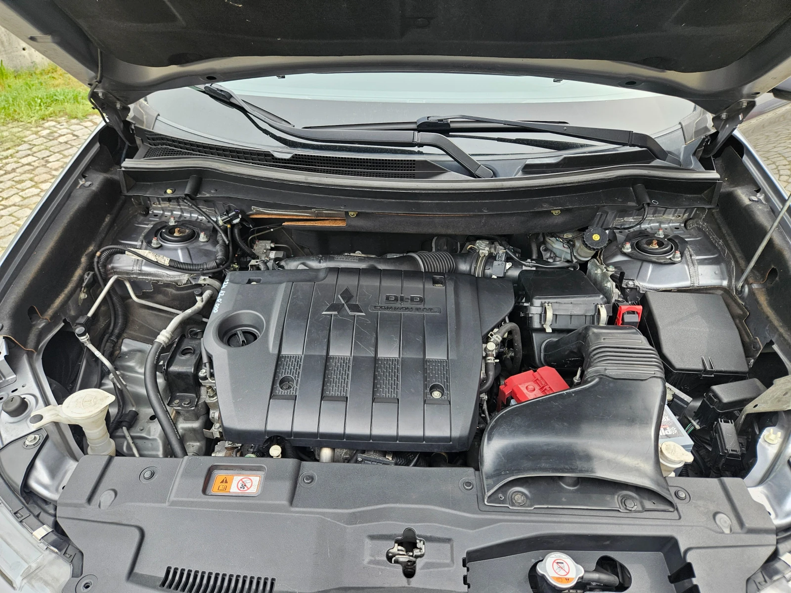 Mitsubishi Outlander 2.2  ПЕРФЕКТЕН 143хил км, снимка 14 - Автомобили и джипове - 54509218
