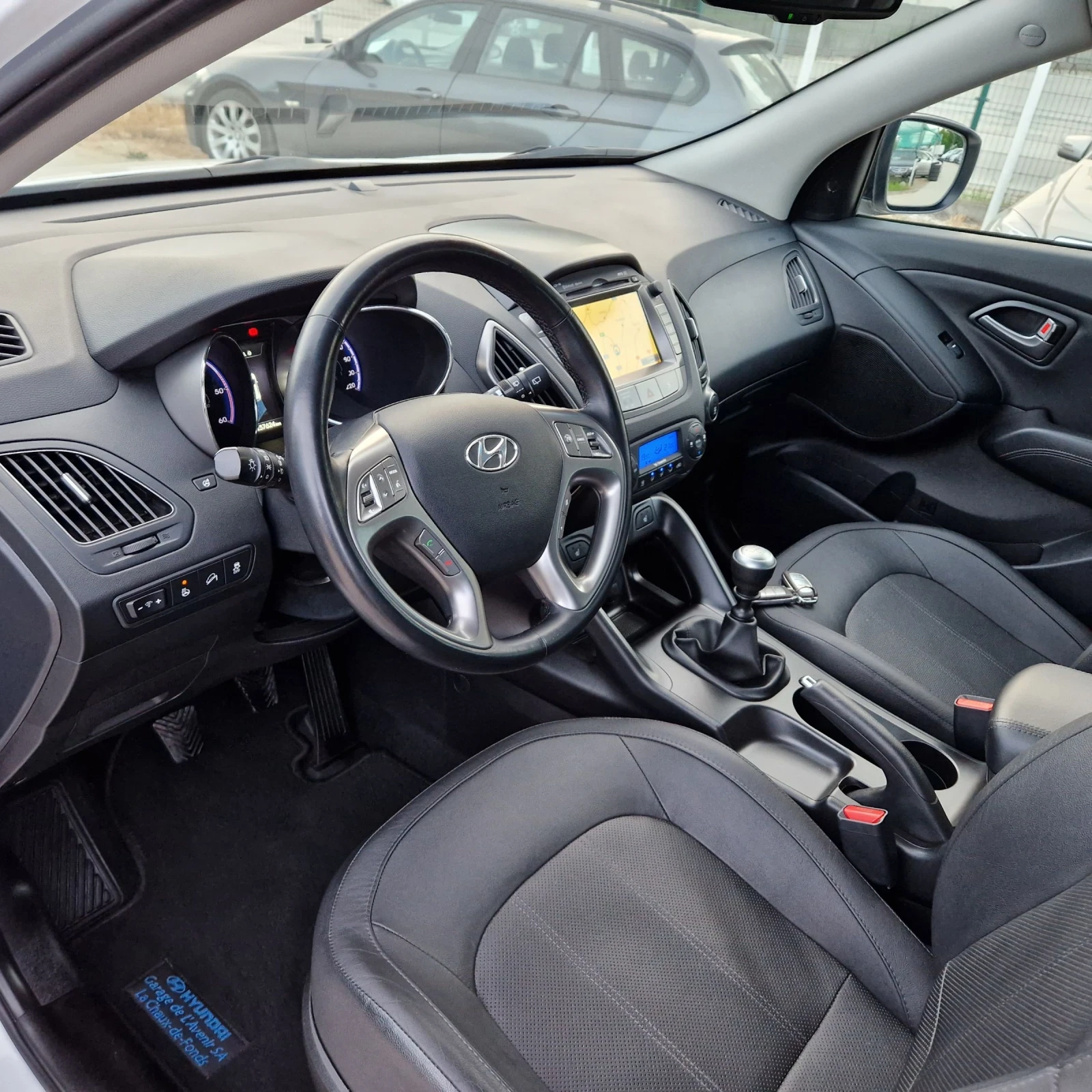 Hyundai IX35 2.0CRDi 184k.4X4/ПАНОР/КОЖА/НАВИ/КЕЙЛЕС/ШВЕЙЦАРИЯ , снимка 9 - Автомобили и джипове - 54706200
