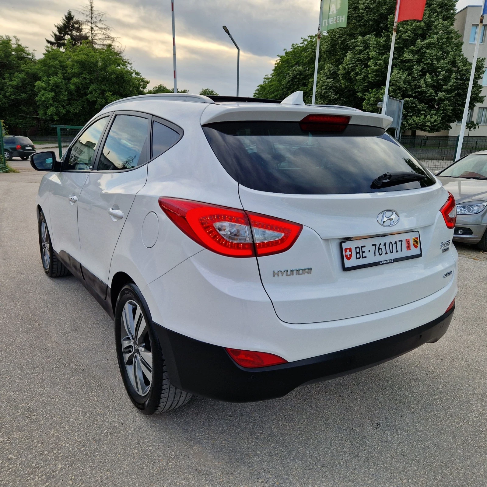 Hyundai IX35 2.0CRDi 184k.4X4/ПАНОР/КОЖА/НАВИ/КЕЙЛЕС/ШВЕЙЦАРИЯ , снимка 5 - Автомобили и джипове - 54706200
