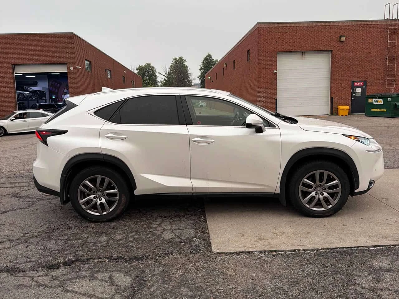 Lexus NX 200t * AWD 4dr* АВТОКРЕДИТ БЕЗ ПЪРВОНАЧАЛНА ВНОСКА* , снимка 3 - Автомобили и джипове - 55313142