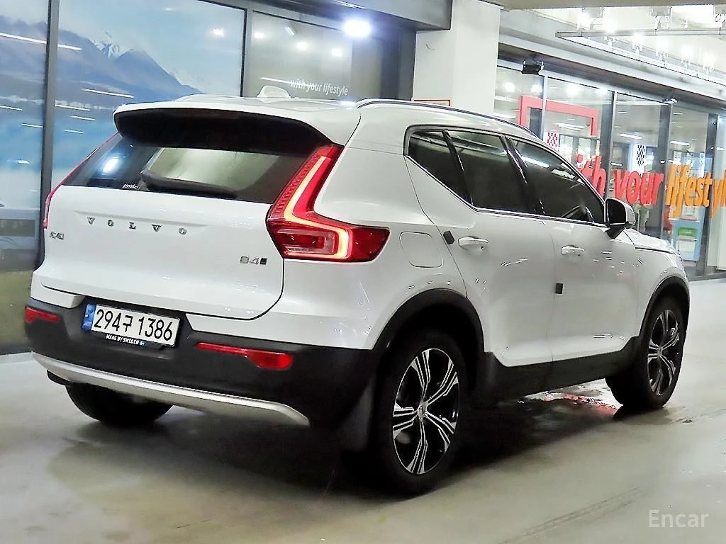 Volvo XC40 INSCRIPTION* ДИГИТАЛНО* ТАБЛО* ПОДГРЕВ* САМОПАРКИР, снимка 2 - Автомобили и джипове - 56076411