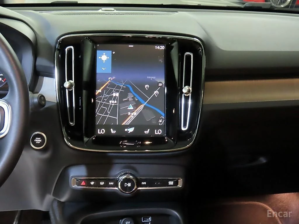 Volvo XC40 INSCRIPTION* ДИГИТАЛНО* ТАБЛО* ПОДГРЕВ* САМОПАРКИР, снимка 8 - Автомобили и джипове - 56076411