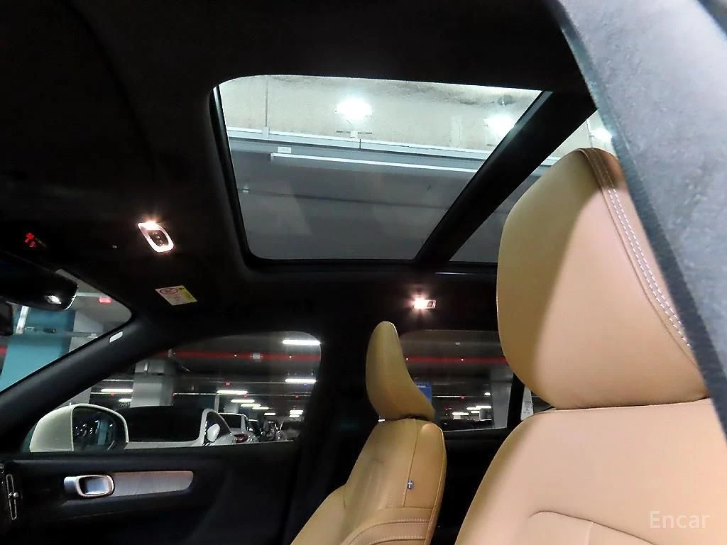 Volvo XC40 INSCRIPTION* ДИГИТАЛНО* ТАБЛО* ПОДГРЕВ* САМОПАРКИР, снимка 11 - Автомобили и джипове - 56076411
