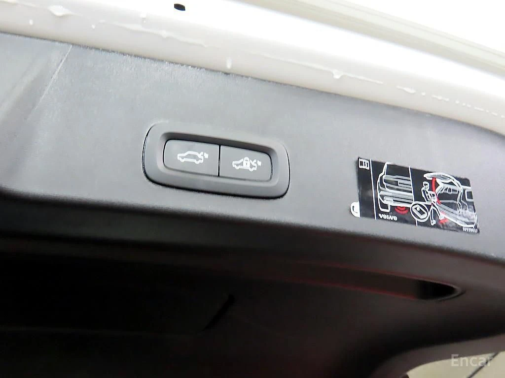 Volvo XC40 INSCRIPTION* ДИГИТАЛНО* ТАБЛО* ПОДГРЕВ* САМОПАРКИР, снимка 16 - Автомобили и джипове - 56076411