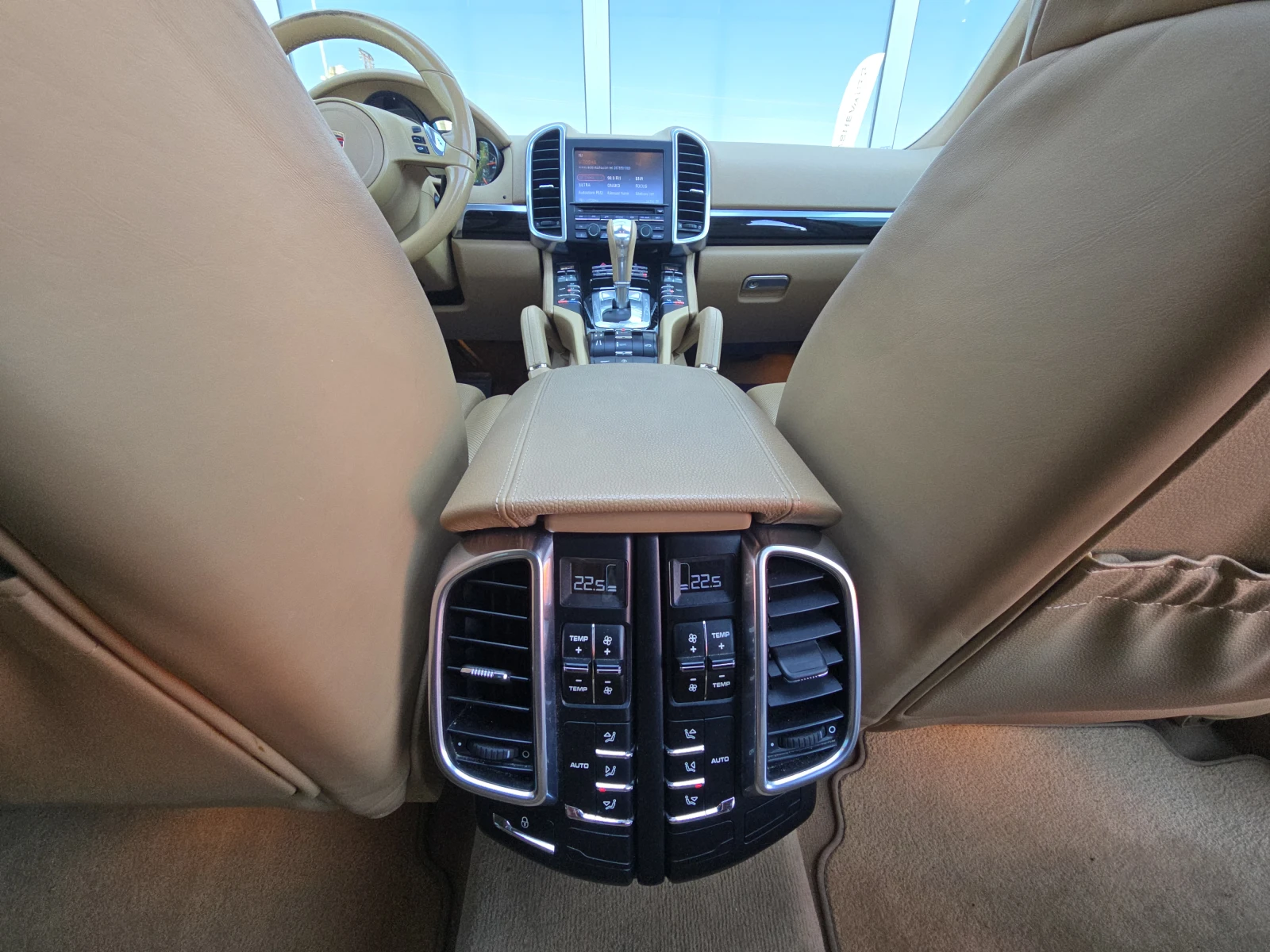 Porsche Cayenne 3.0 TDi!!BOSE!!PANORAMA!!8-скорости!!!, снимка 13 - Автомобили и джипове - 56110126