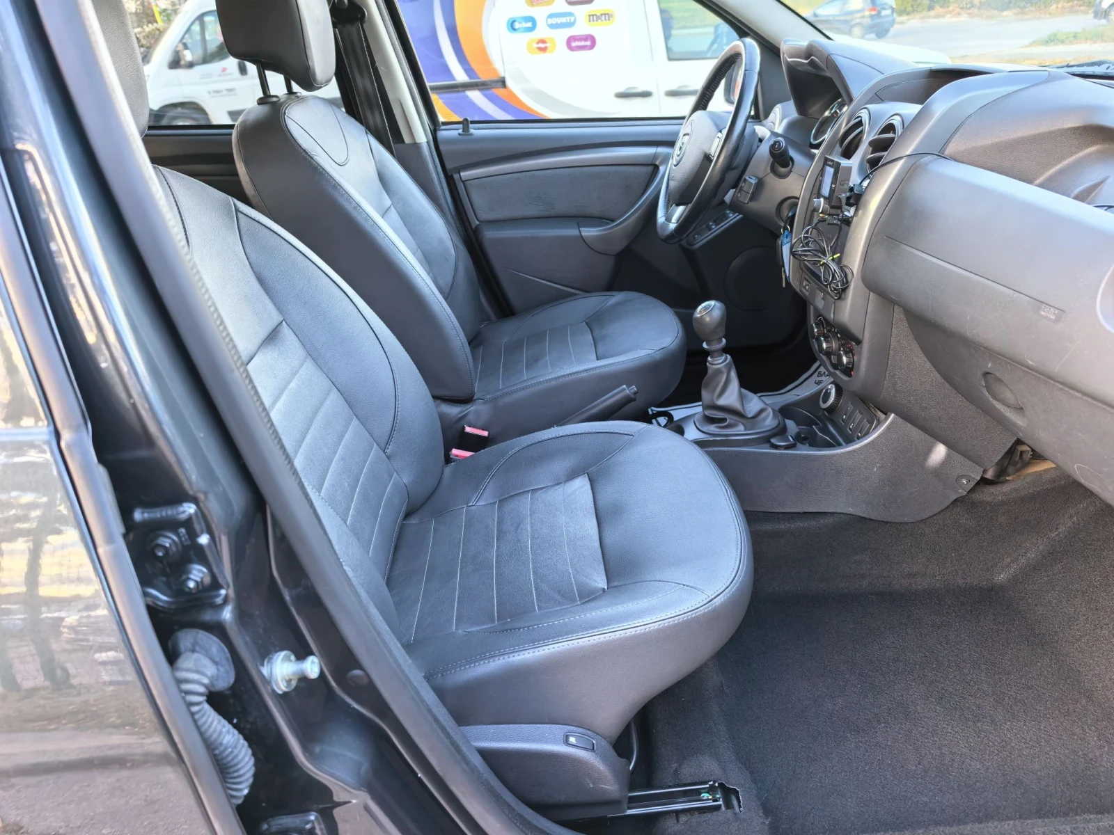 Dacia Duster 1.2 i 4х4, снимка 10 - Автомобили и джипове - 56682705