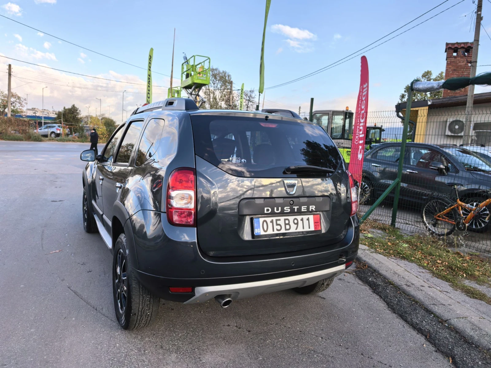 Dacia Duster 1.2 i 4х4, снимка 3 - Автомобили и джипове - 56682705