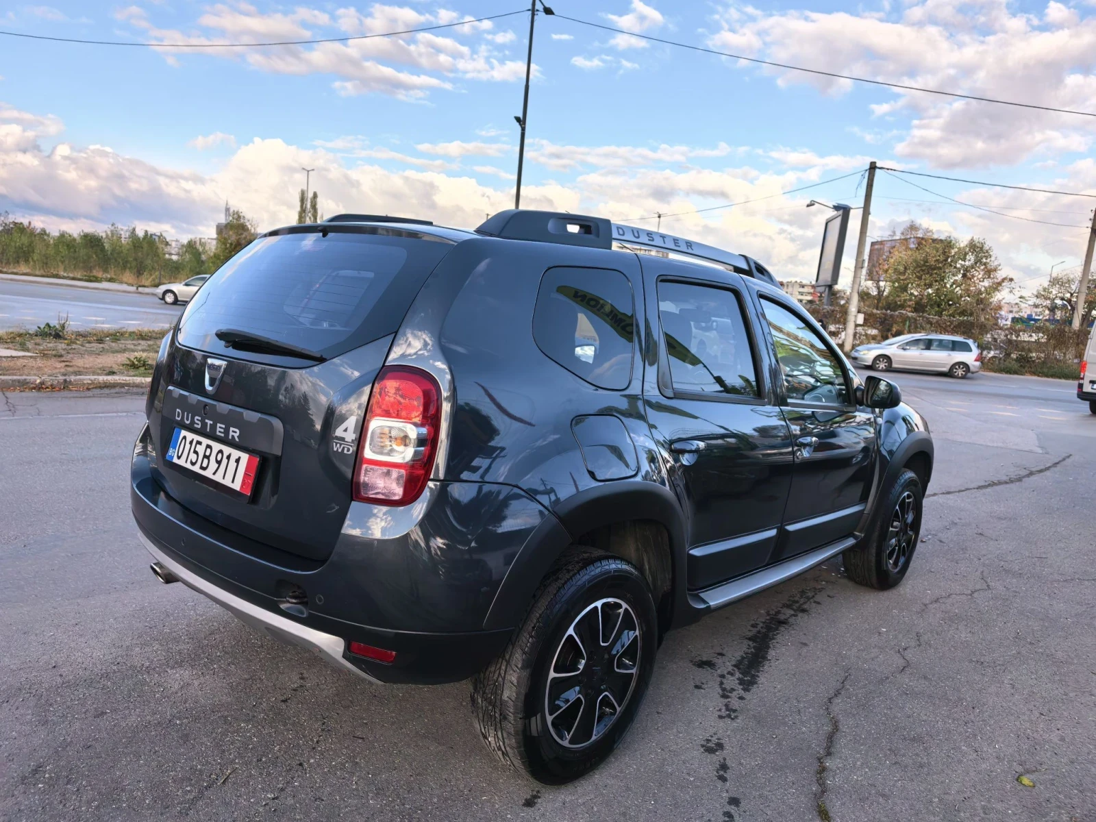 Dacia Duster 1.2 i 4х4, снимка 4 - Автомобили и джипове - 56682705
