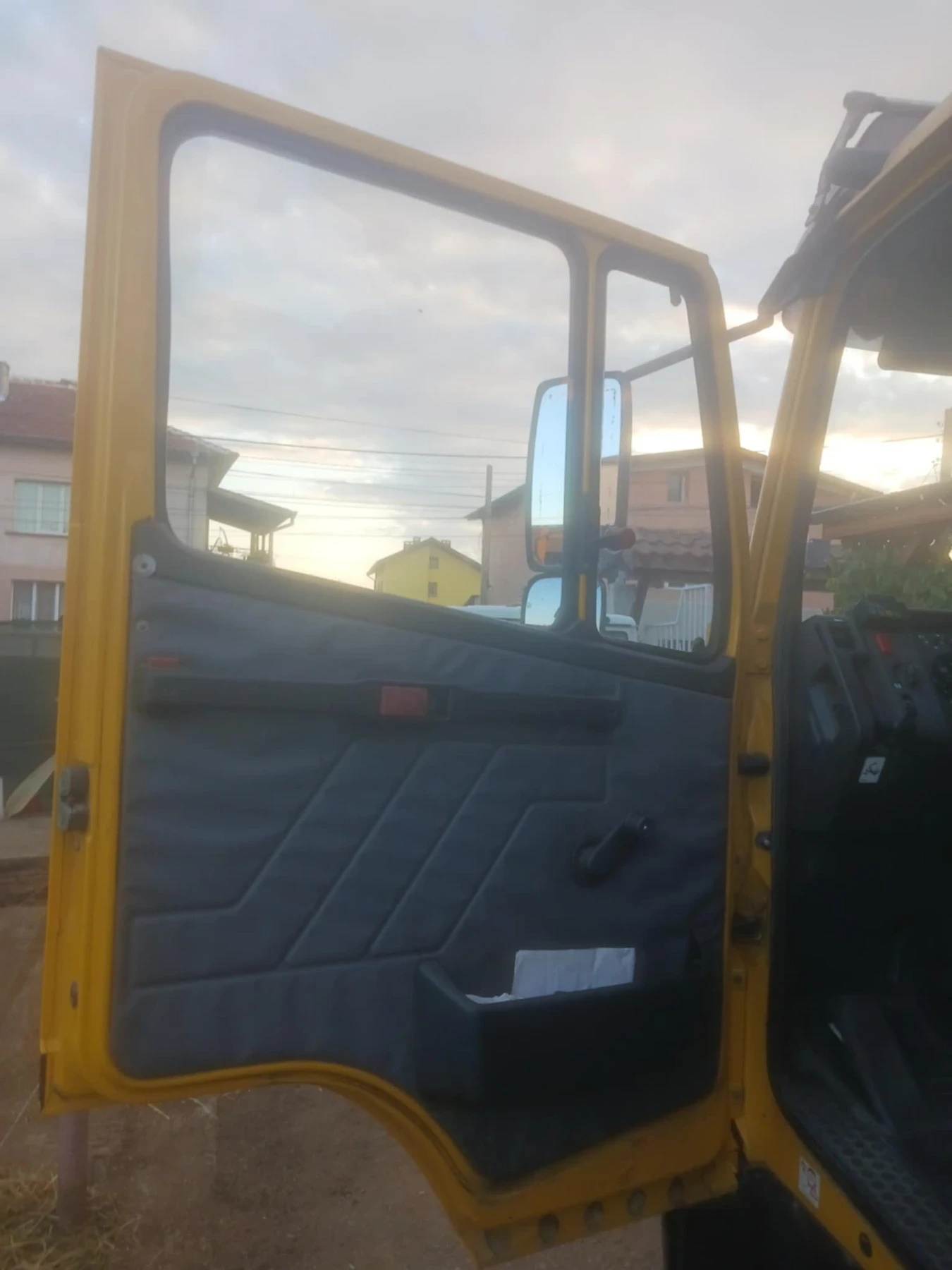 Mercedes-Benz 1117 Тристранен самосвал MEILLER KIPPER 4метра, снимка 13 - Камиони - 55956273