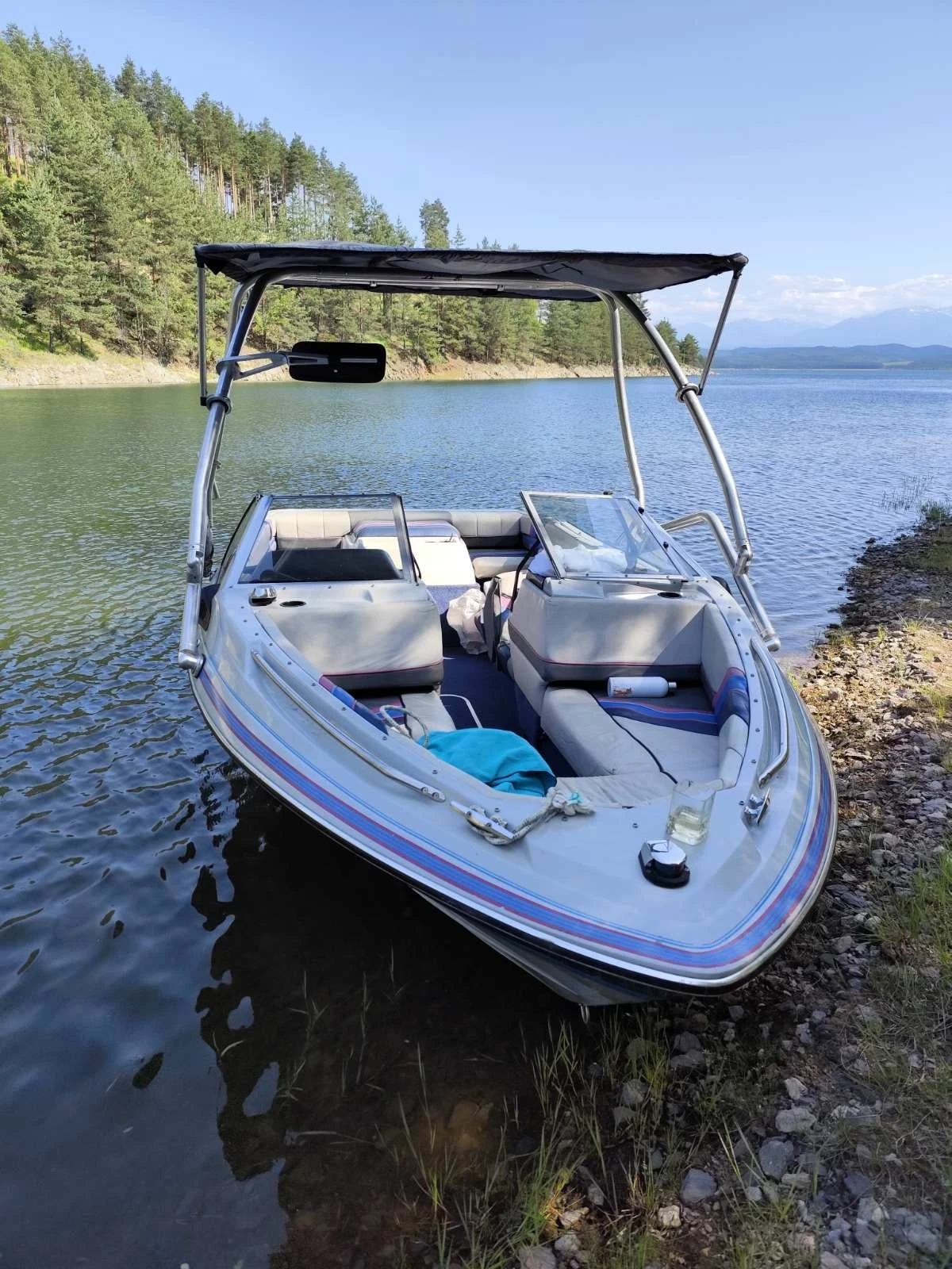 Моторна яхта Bayliner Capri V8 5.0 - изображение 2