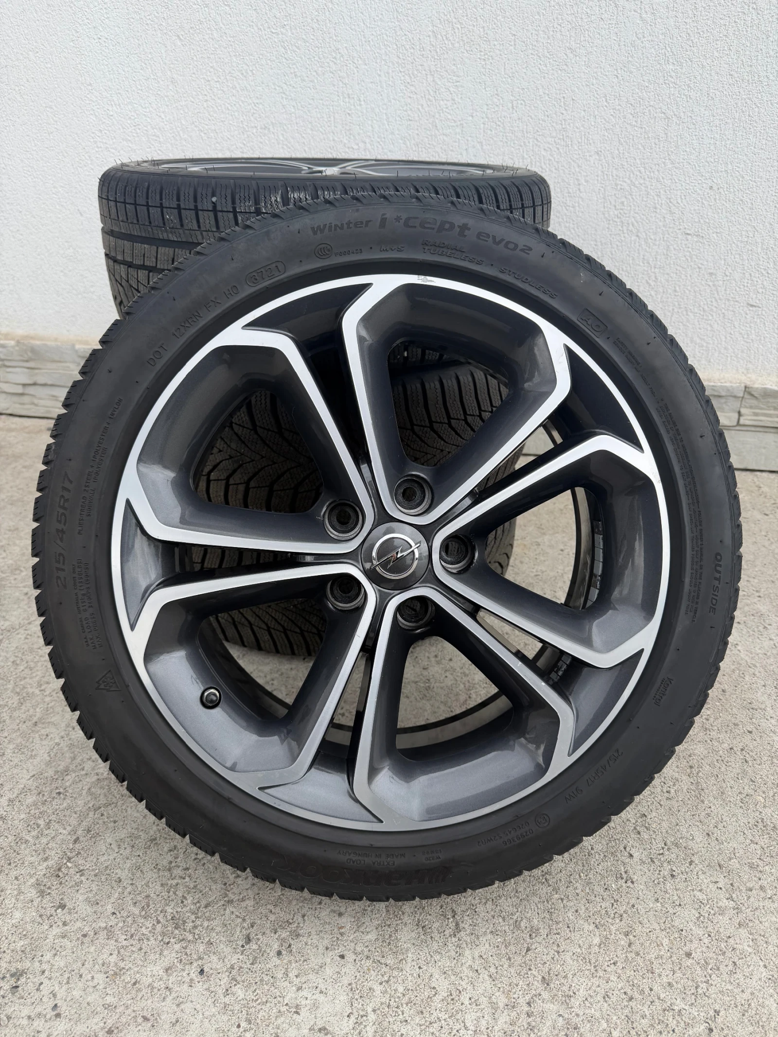 Гуми с джанти Nexen 215/45R17, снимка 2 - Гуми и джанти - 54075348