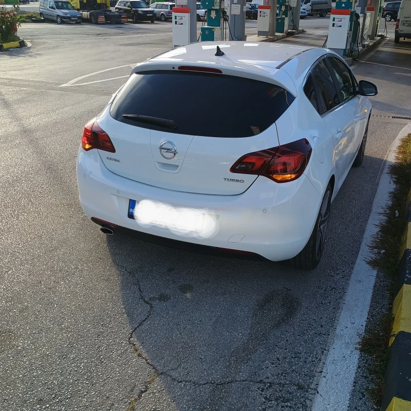 Opel Astra 1.4 Т, снимка 5 - Автомобили и джипове - 47560392