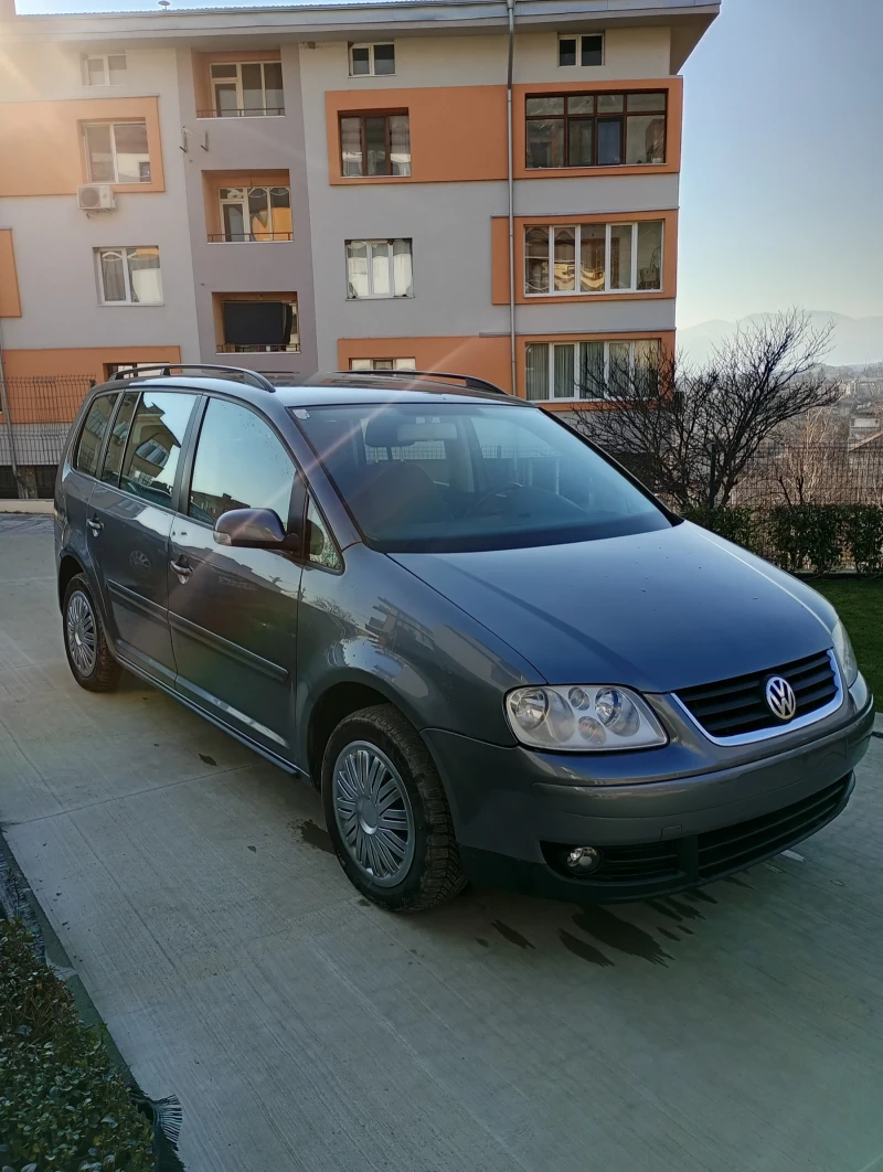 VW Touran 1.9 TDI 105Hp 6ск 7места Подгреви Уникат, снимка 3 - Автомобили и джипове - 48490640