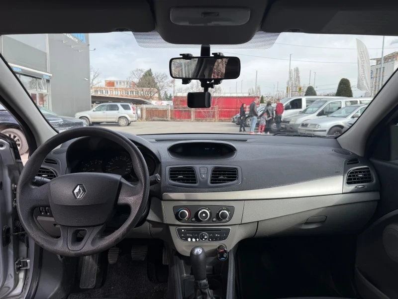 Renault Megane 1.5 dci, снимка 8 - Автомобили и джипове - 49493389