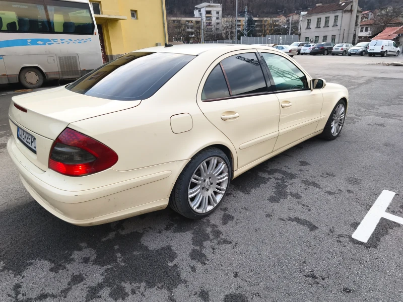 Mercedes-Benz E 200, снимка 5 - Автомобили и джипове - 53272012
