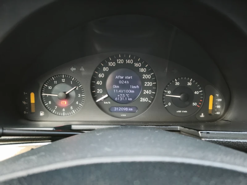 Mercedes-Benz E 200, снимка 7 - Автомобили и джипове - 53272012