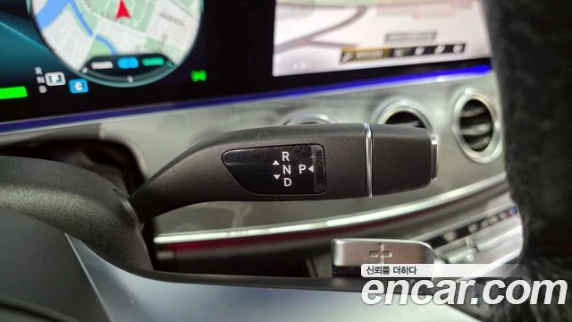 Mercedes-Benz E 350 AMG* LINE* 4MATIC* BURMESTER* ДИСТРОНИК* ХЕДЪП* LA, снимка 13 - Автомобили и джипове - 55105523