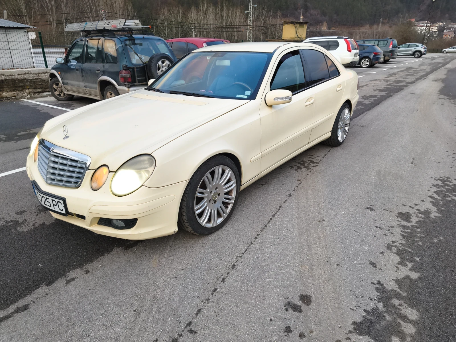 Mercedes-Benz E 200, снимка 1