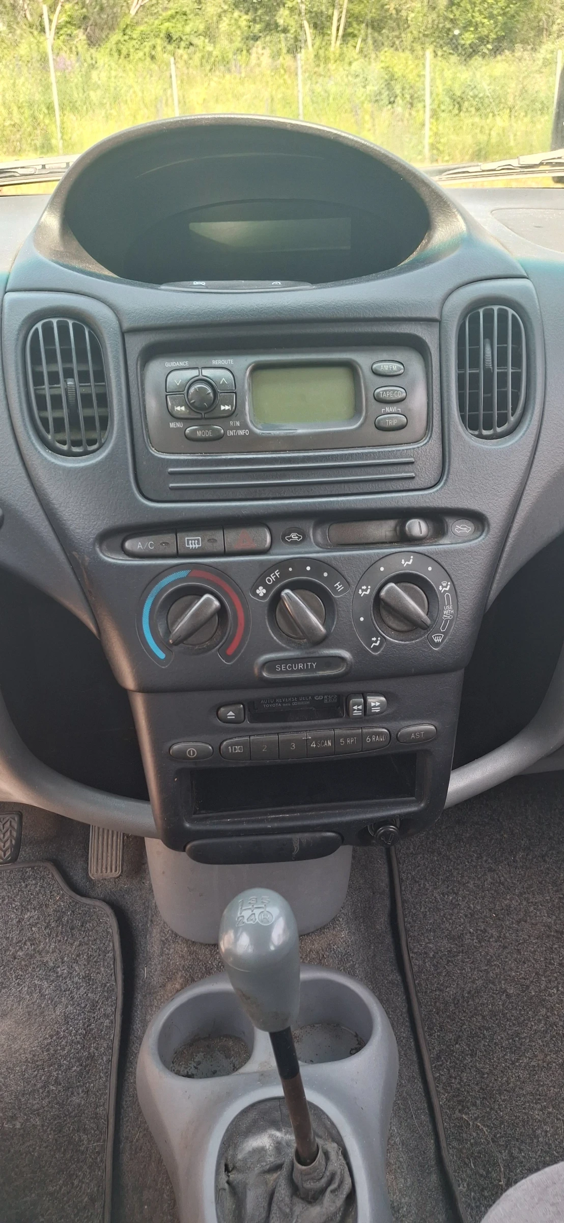 Toyota Yaris verso  - изображение 10