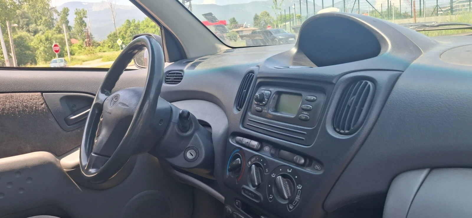 Toyota Yaris verso  - изображение 8